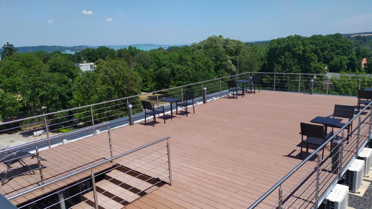Balatonföldvár Pauzo Balatonアパートホテル エクステリア 写真